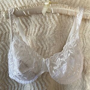 Beautiful unlined, underwire bra ~ Bali, 40D